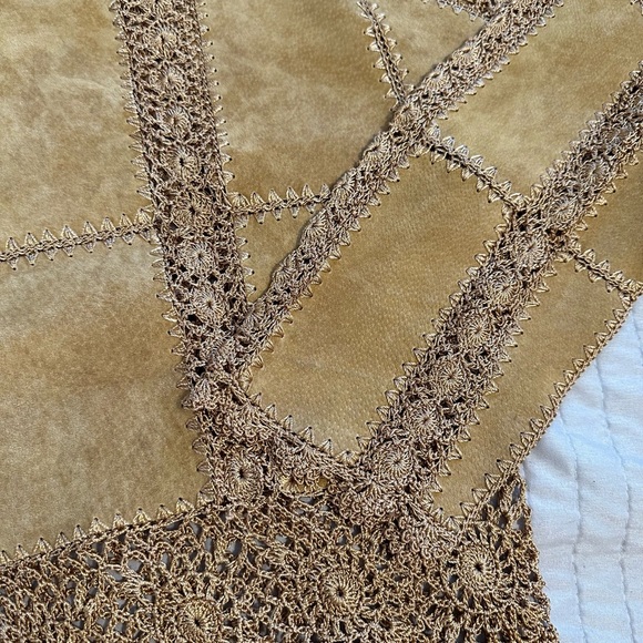 VINTAGE WOMENS BOHO SUEDE AND CROCHET - Picture 6 of 8